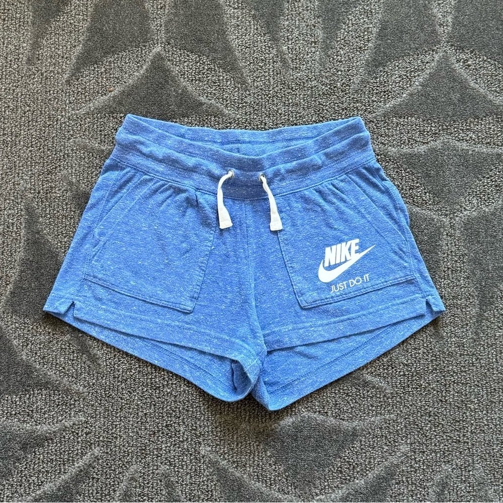 Free 💟Nike Blue Shorts - Picture 5 of 14